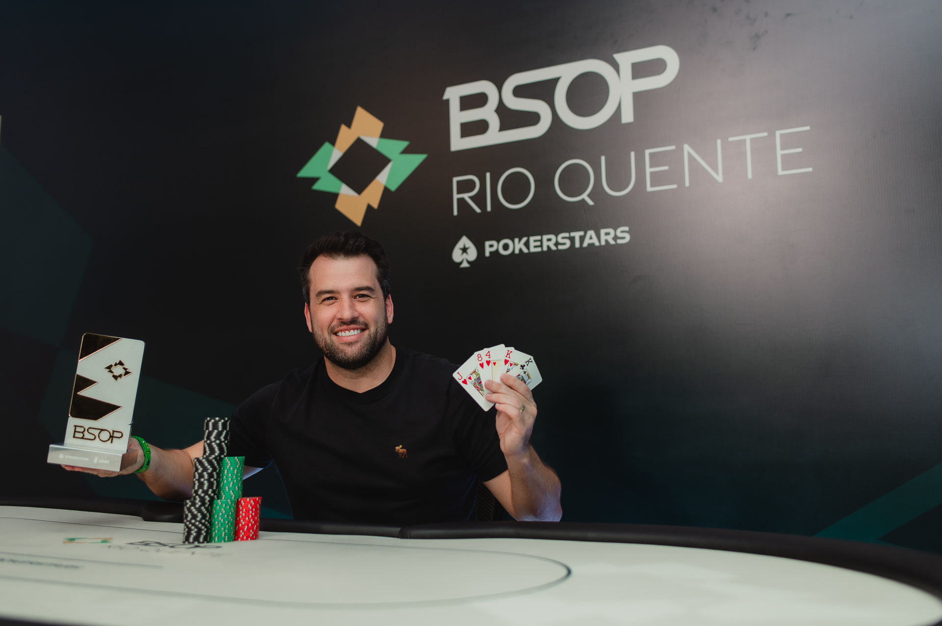 Daniel Gadotti desbancou Lúcio Antunes no duelo final do Omaha 5-Cartas