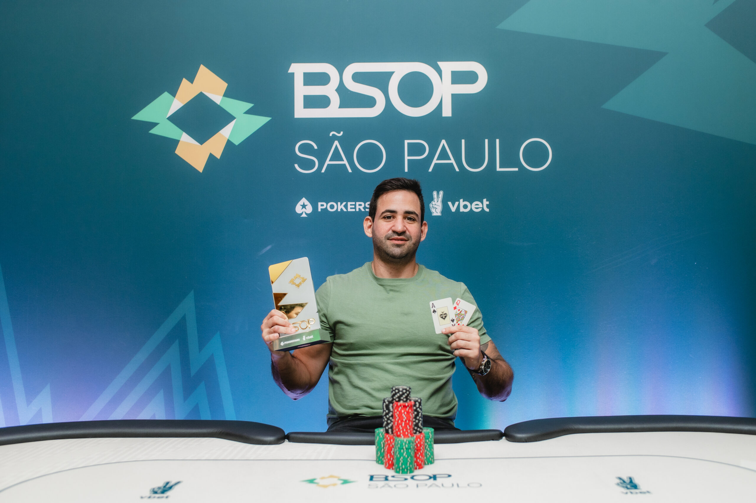 Tiago Pinheiro ficará muito perto do líder após título no BSOP São Paulo