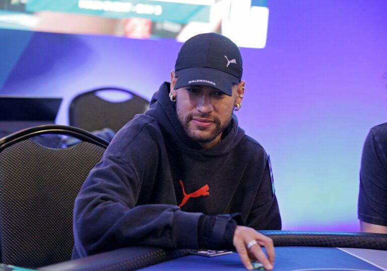 Neymar Jr eliminou o adversário na primeira mão do torneio