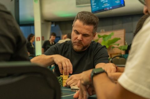 Rogério Mota chipleader do PLO5 2-Day High Roller PKO
