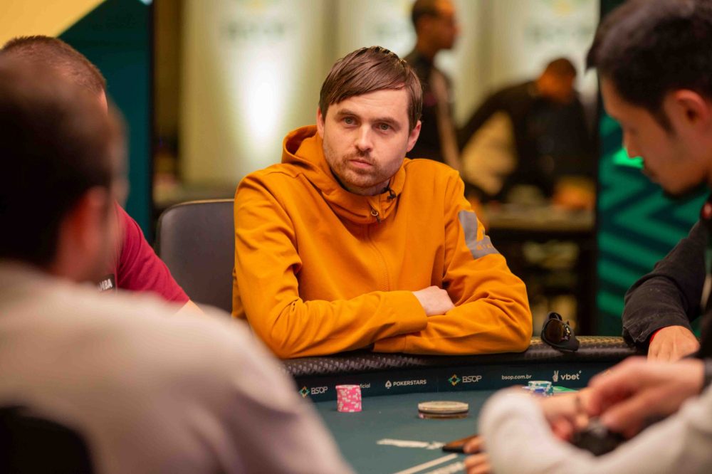 Martin Kabrhel chip leader do 500K Super High Roller Main Event