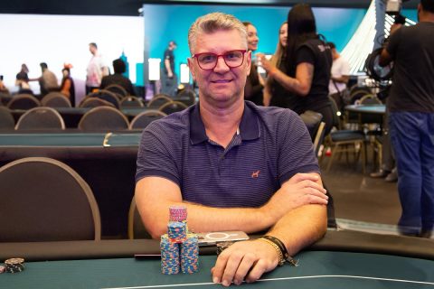 Eder Ferronato largou na frente no Main Event do BSOP São Paulo