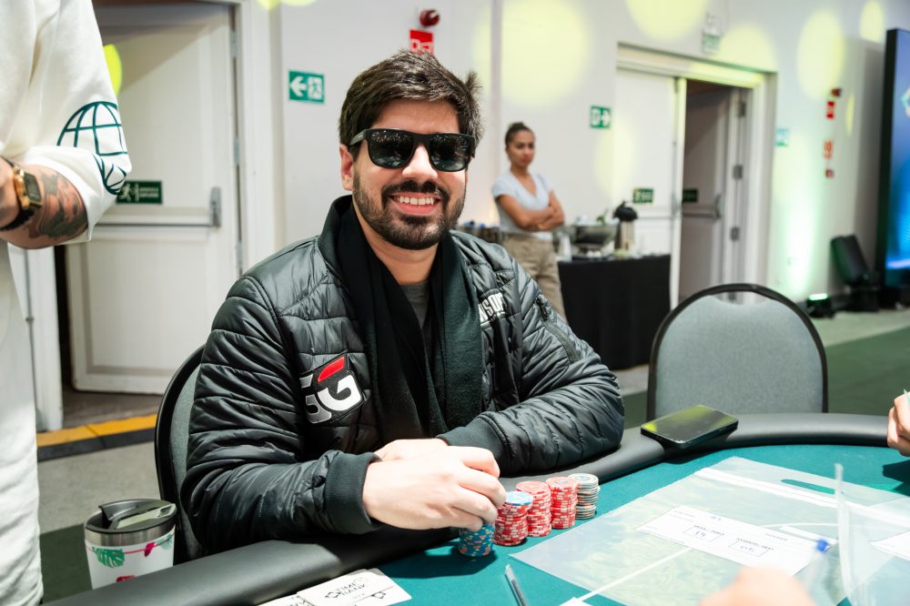 Douglas Araujo chip leader do Dia 2 do Main Event do BSOP Summer