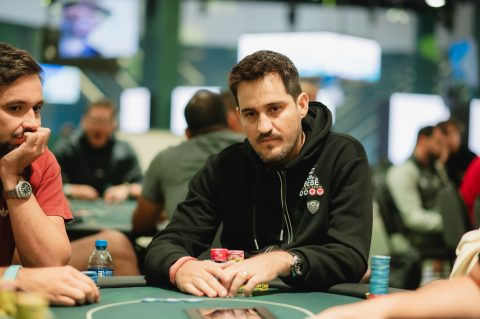 Djalma Buss avançou como chip leader no Dia 1B do BSOP Summer