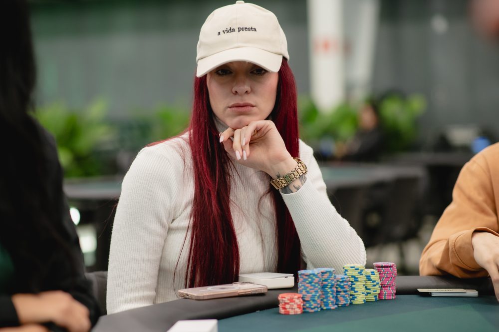 Juliana Polli puxa fila em rodada dupla do Main Event do BSOP Winter