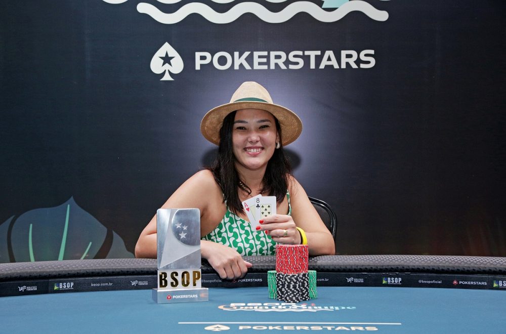 Daniela Akemi começou a mesa final com a menor pilha de fichas