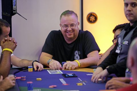 Leo Rizzo começou o torneio mais caro do cronograma da melhor forma possível