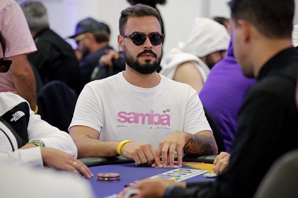 Lucas Rocha foi o jogador que mais somou fichas no Dia 2 do torneio