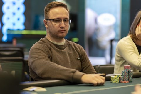 Ronei Accadrolli passou bem no Dia 1E do Main Event