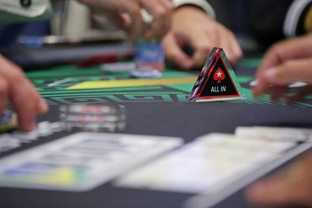 Hemogenes Gelonezi surpreendeu o público com o fold de QQ no BSOP São Paulo do ano passado