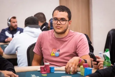 Sempre ele! Carlos Serrano é o chip leader do Grand High Roller do BSOP Floripa